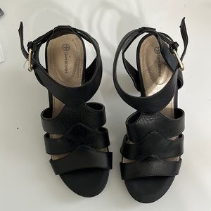 Black leather GUC sandals